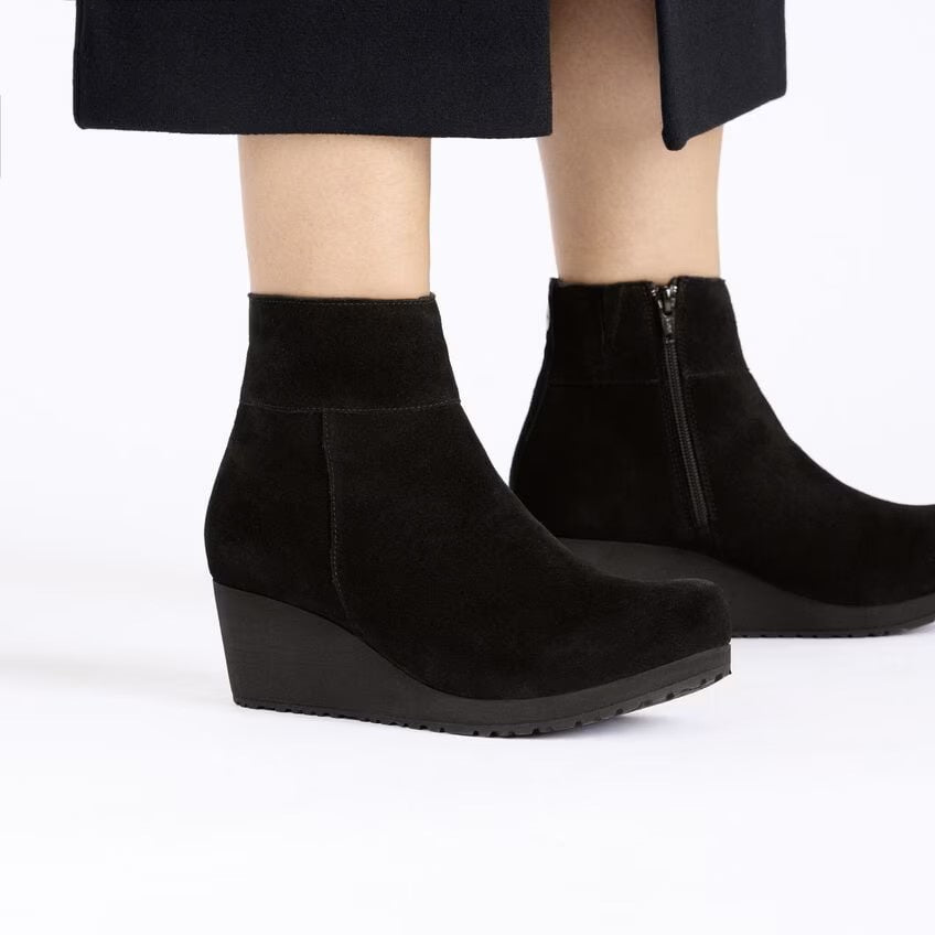 Ebba - The Birkenstock Wedge Bootie in Black