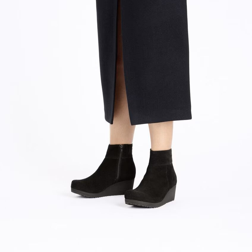 Ebba - The Birkenstock Wedge Bootie in Black