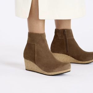 Ebba - The Birkenstock Wedge Bootie in Dark Tea