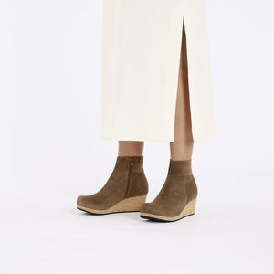 Ebba - The Birkenstock Wedge Bootie in Dark Tea