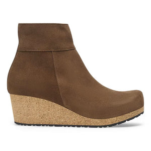 Ebba - The Birkenstock Wedge Bootie in Dark Tea