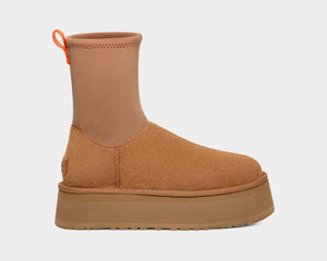 The Ugg Dipper Boot in Chestnut