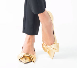 The Bow Pointed Flat in Gold