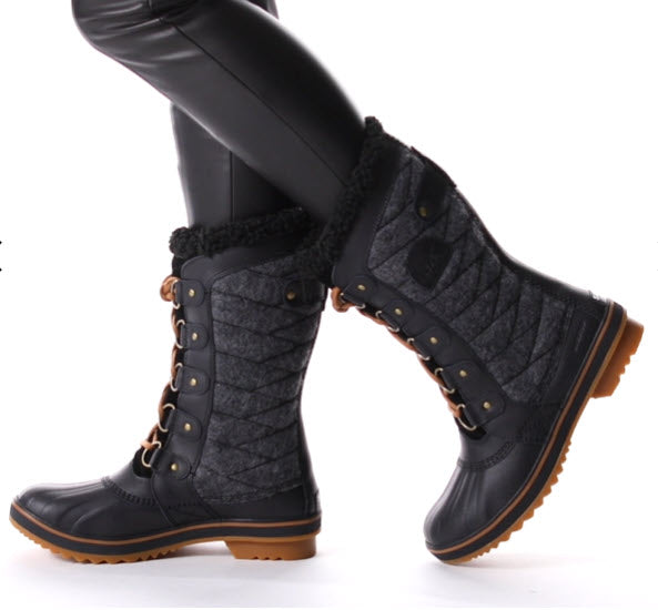 The Quilted Tall Lace Snowboot in Black Gum
