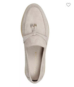 The Unlined Gum Sole Loafer in Taupe