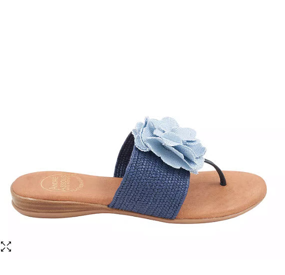 The Raffia Elastic Thong Sandal w Flower in Navy