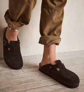 Boston Soft Footbed - The Birkenstock Clog in Mocha