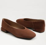 Load image into Gallery viewer, The Square Toe Ballet Flat in Dk Toffee
