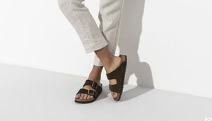 Arizona - The Birkenstock Signature Double Band Sandal in Mocha