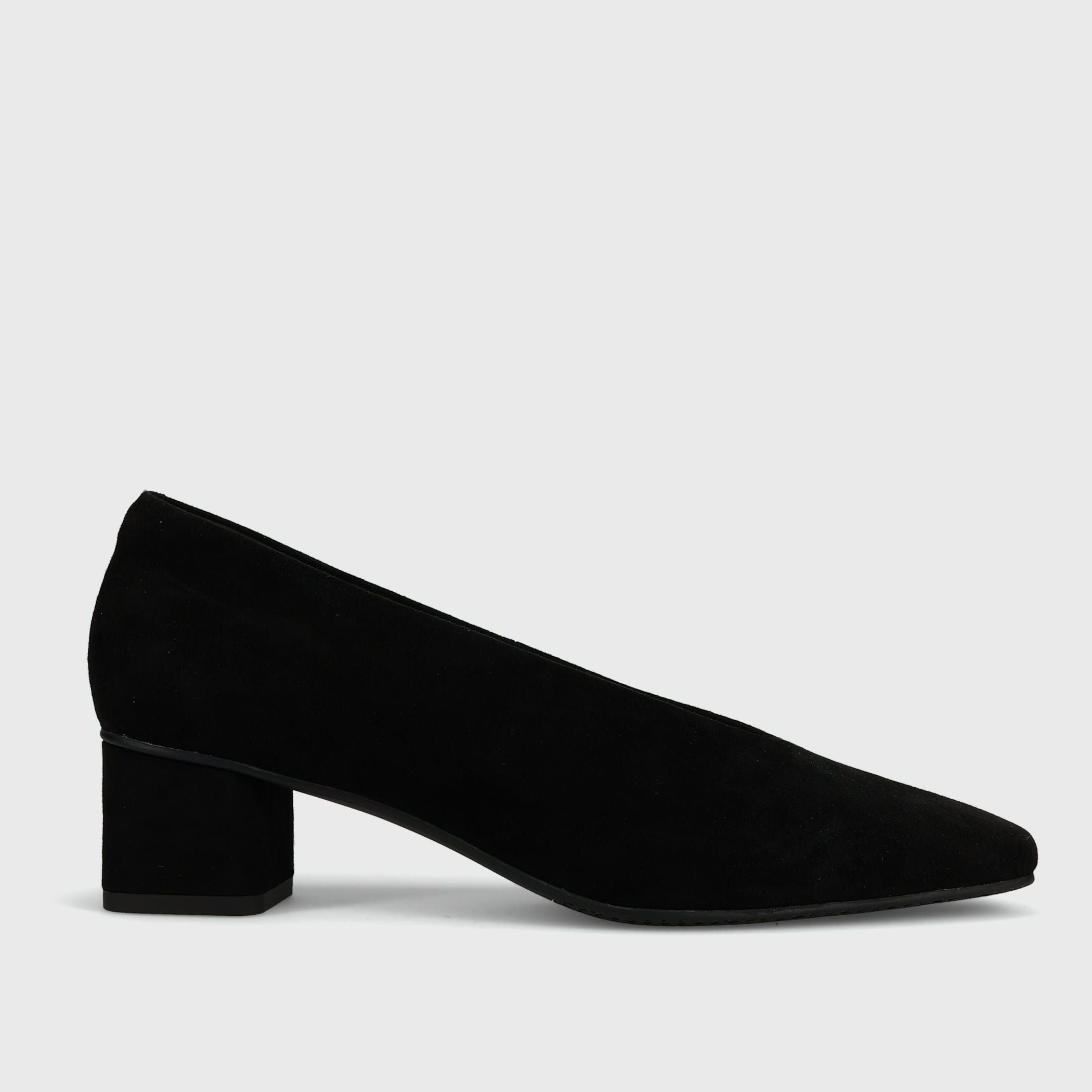 The High Cut Pump in Black