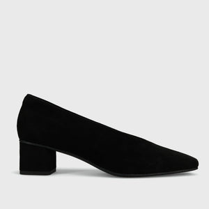 The High Cut Pump in Black