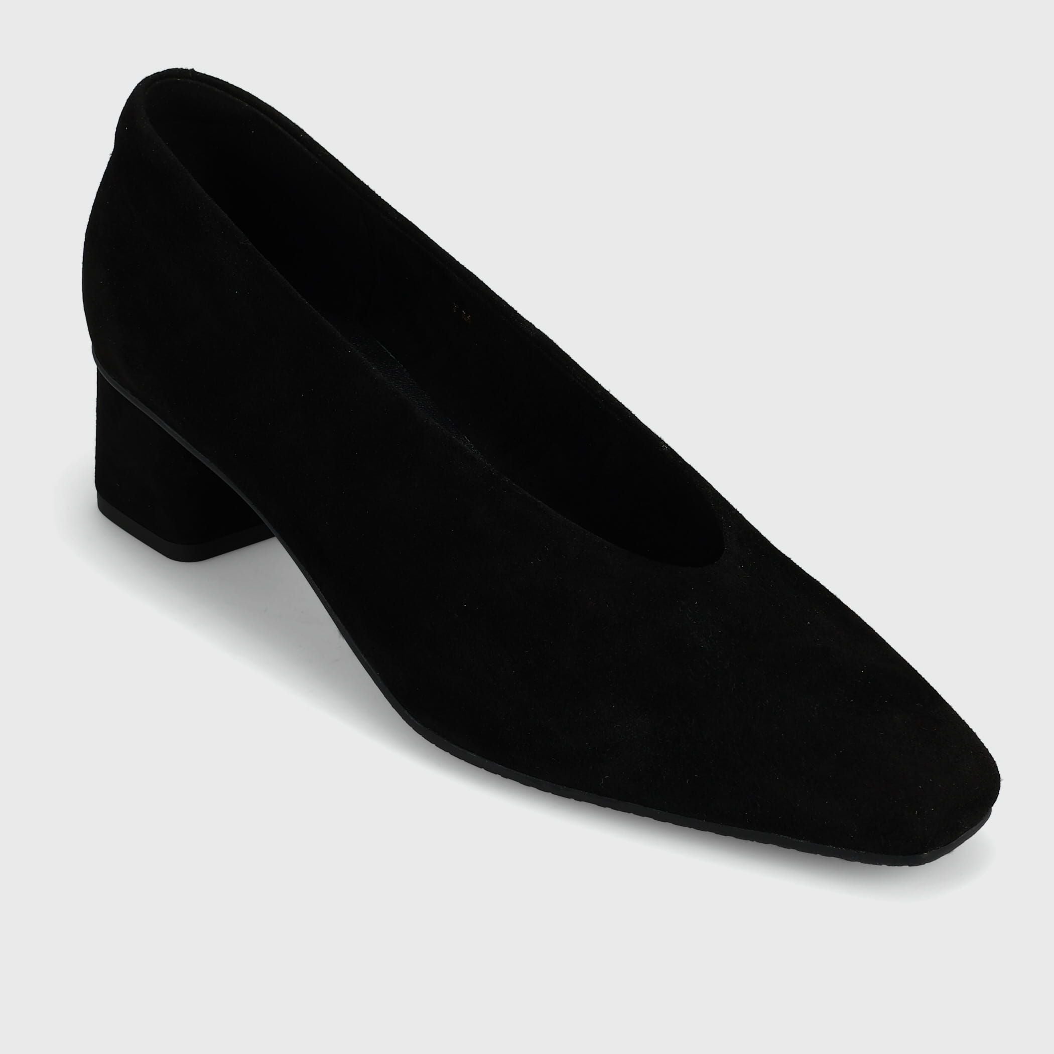 The High Cut Pump in Black