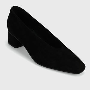 The High Cut Pump in Black