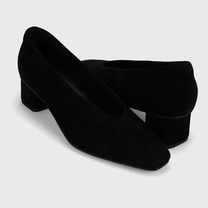 The High Cut Pump in Black