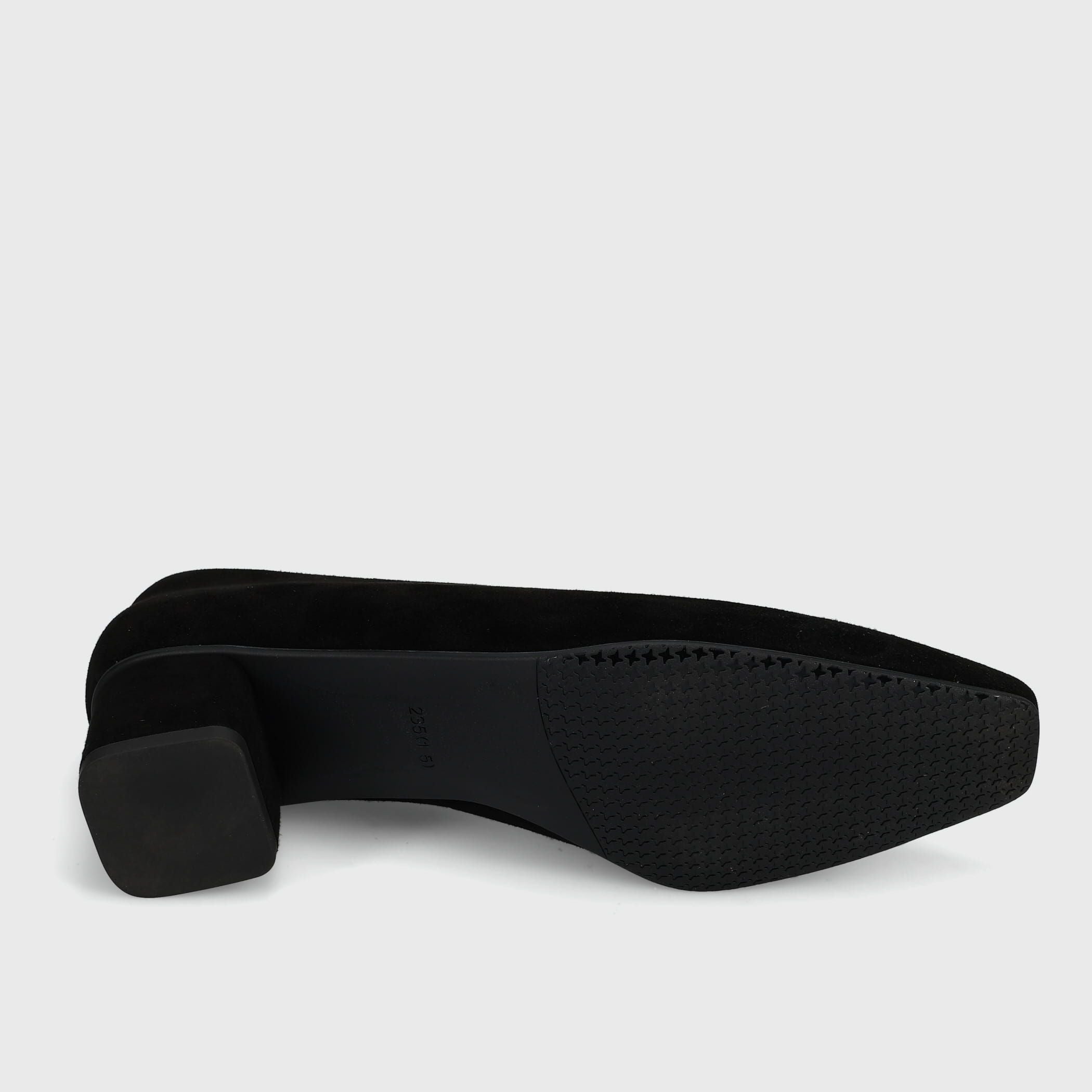The High Cut Pump in Black