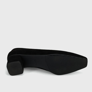 The High Cut Pump in Black