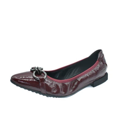 The Flexible Pointed Flat with Ornament in Wine Patent