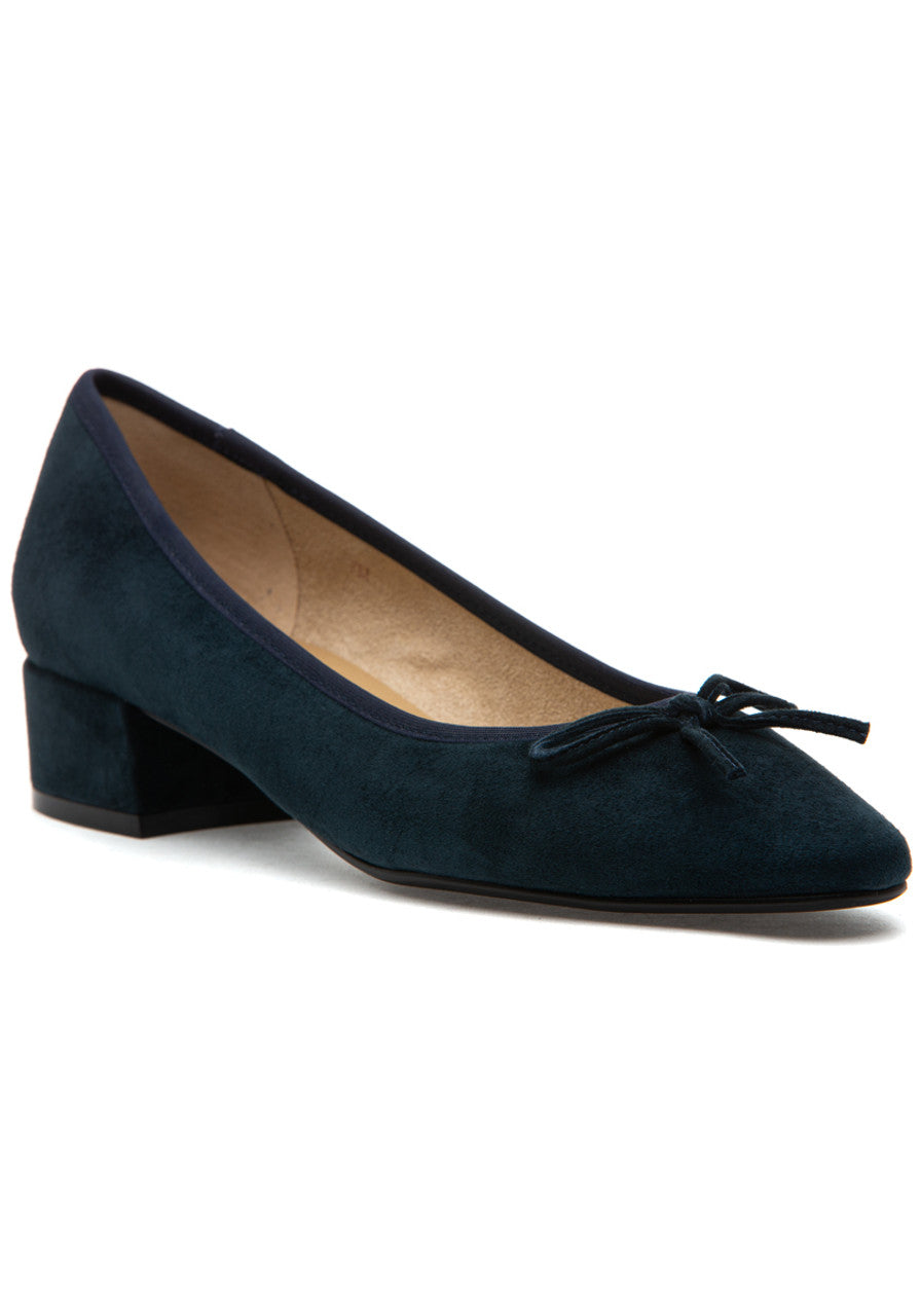 The Low Heel Pump with Bow in Navy