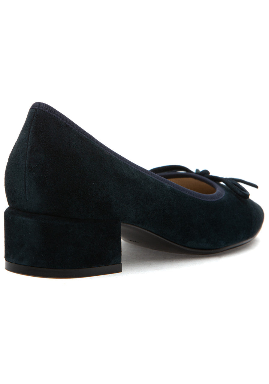 The Low Heel Pump with Bow in Navy