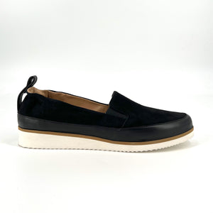 The Everyday Comfort Flat in Black