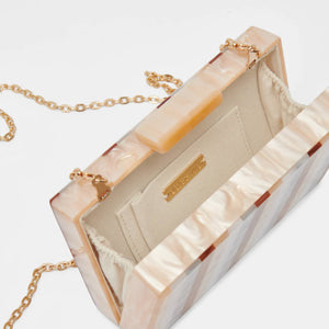 The Resin Clutch in Natural