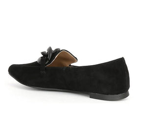 The Pointed Flat with Chain in Black