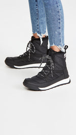 Load image into Gallery viewer, The Quilted Lace Snowboot in Black

